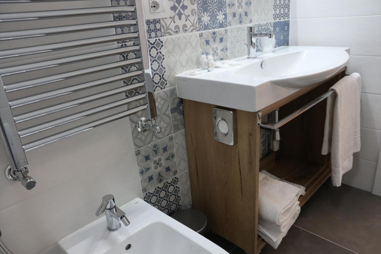 Residenza La Reggia Bed & Breakfast Caserta Ngoại thất bức ảnh