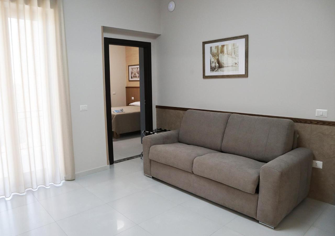 Residenza La Reggia Bed & Breakfast Caserta Ngoại thất bức ảnh
